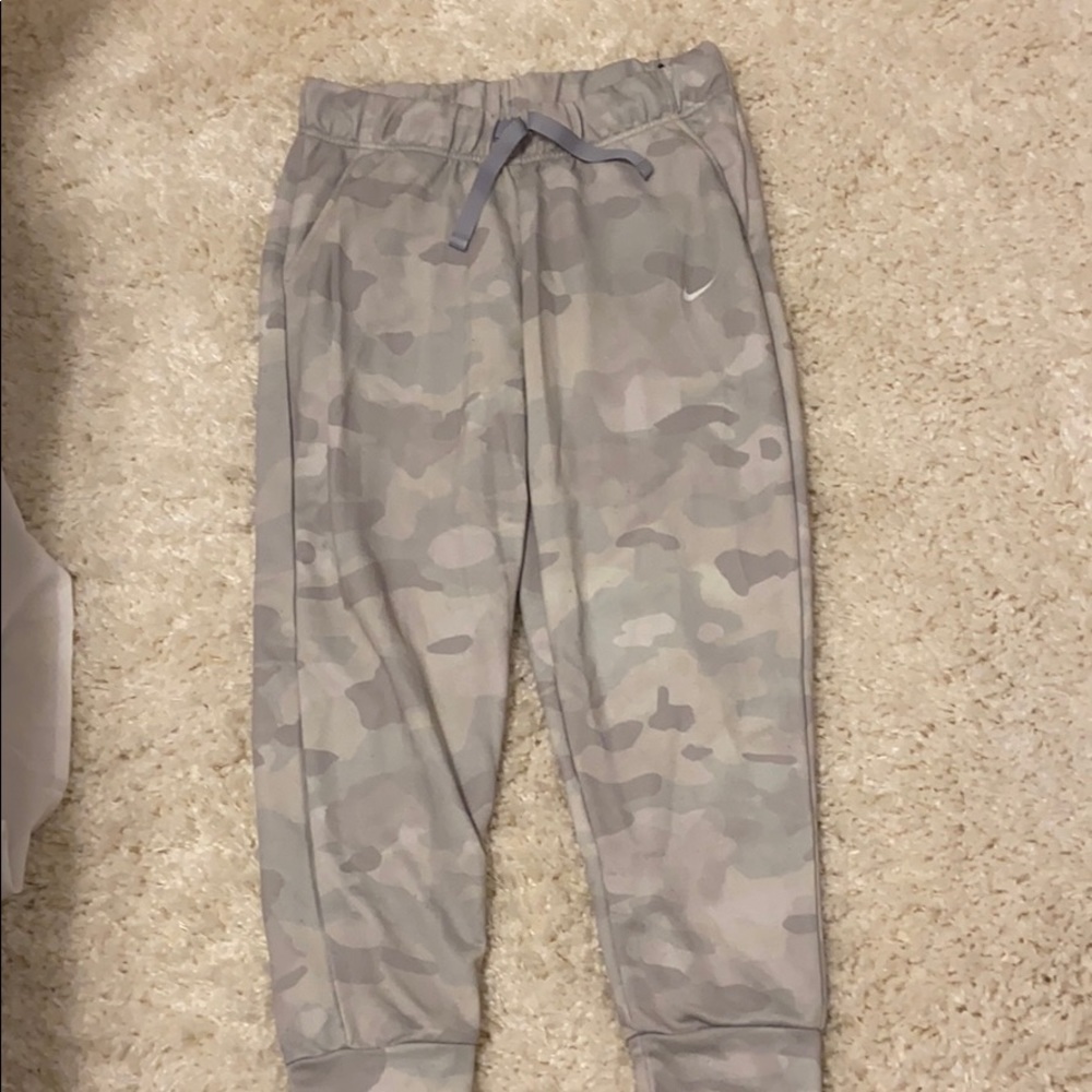 nike camo joggers